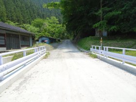 林道「上野大滝線」起点　ここからダート