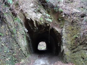 素掘りのトンネル１