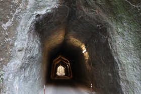 素掘りの柿木台第一トンネル