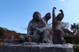 夕日丘休憩所の波勝崎のお猿さんの像